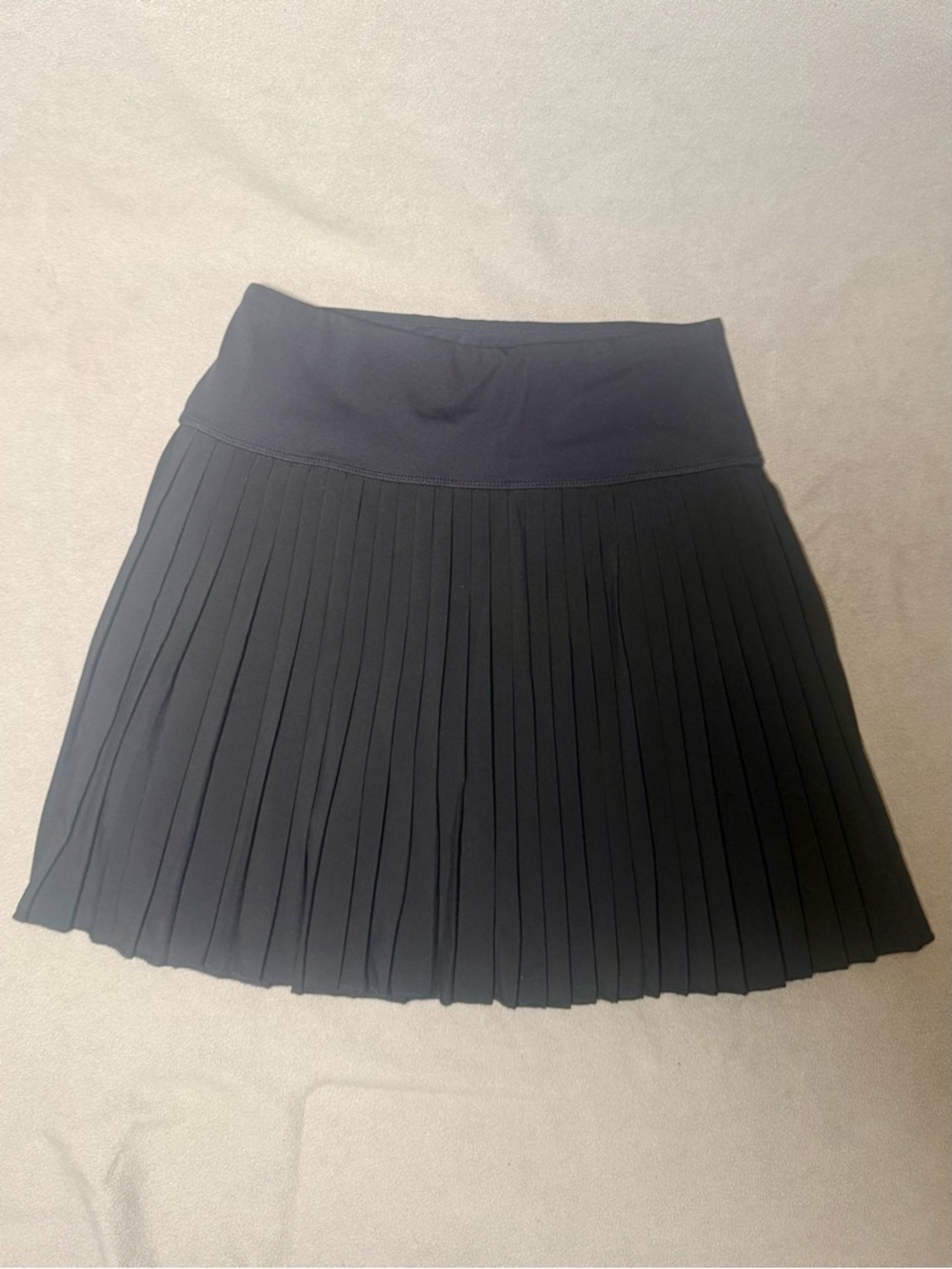 GAP Black Pleated Mini Skirt - Tennis-Inspired A-Line